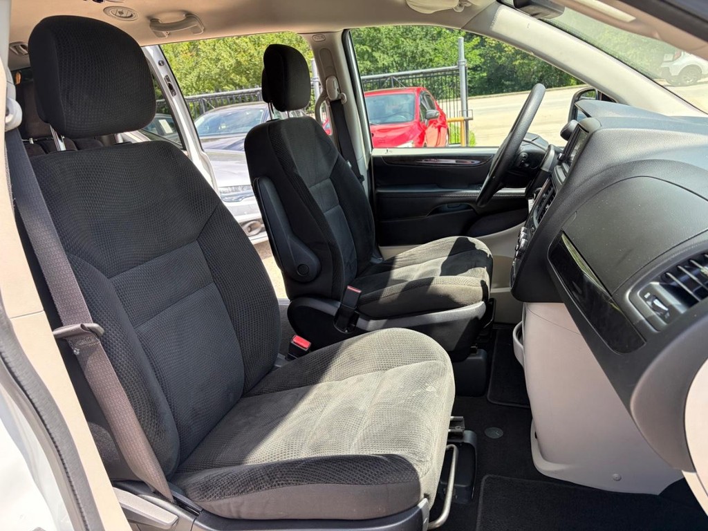 Dodge Grand Caravan Vehicle Full-screen Gallery Image 13