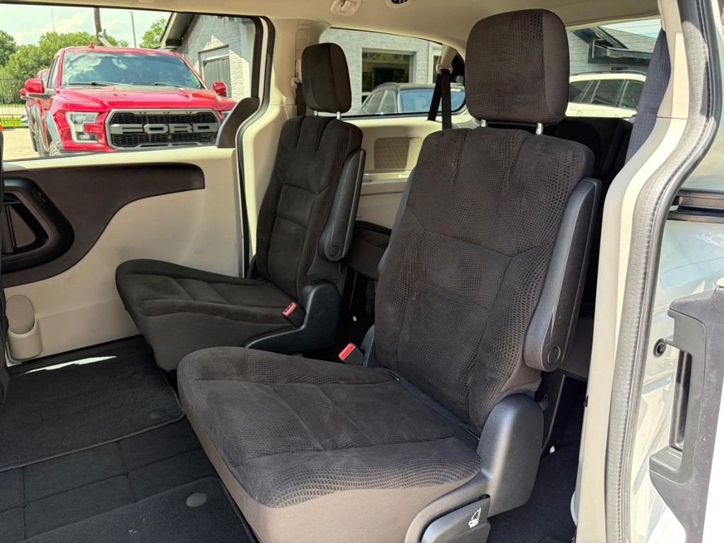 Dodge Grand Caravan Vehicle Full-screen Gallery Image 15