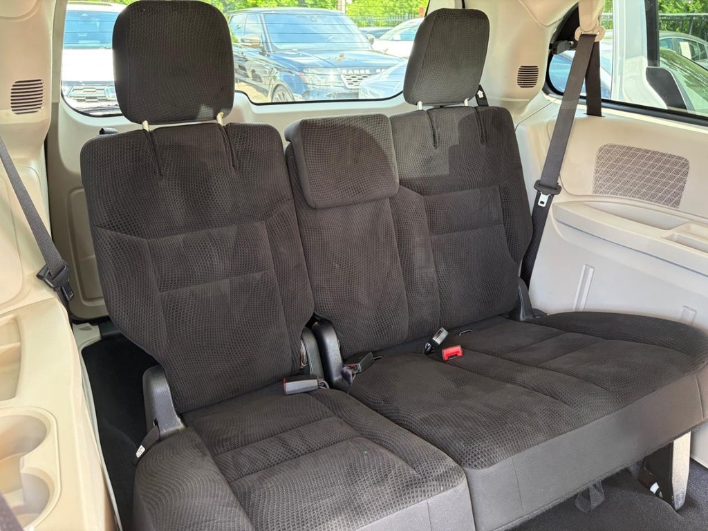 Dodge Grand Caravan Vehicle Full-screen Gallery Image 17
