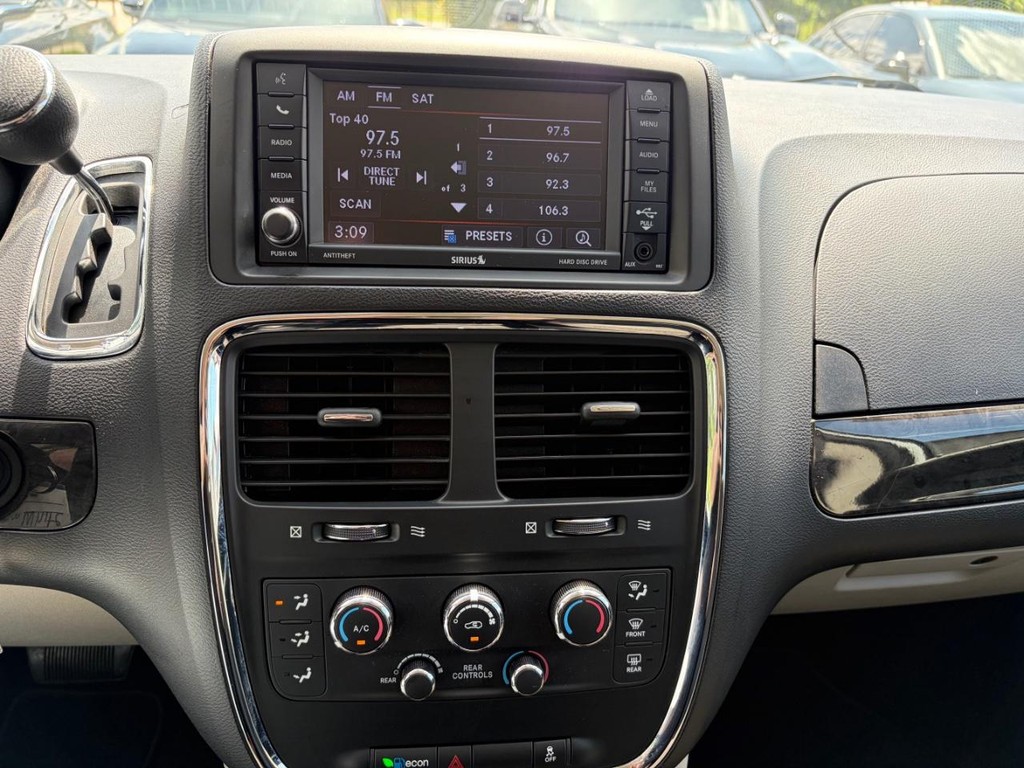 Dodge Grand Caravan Vehicle Full-screen Gallery Image 20