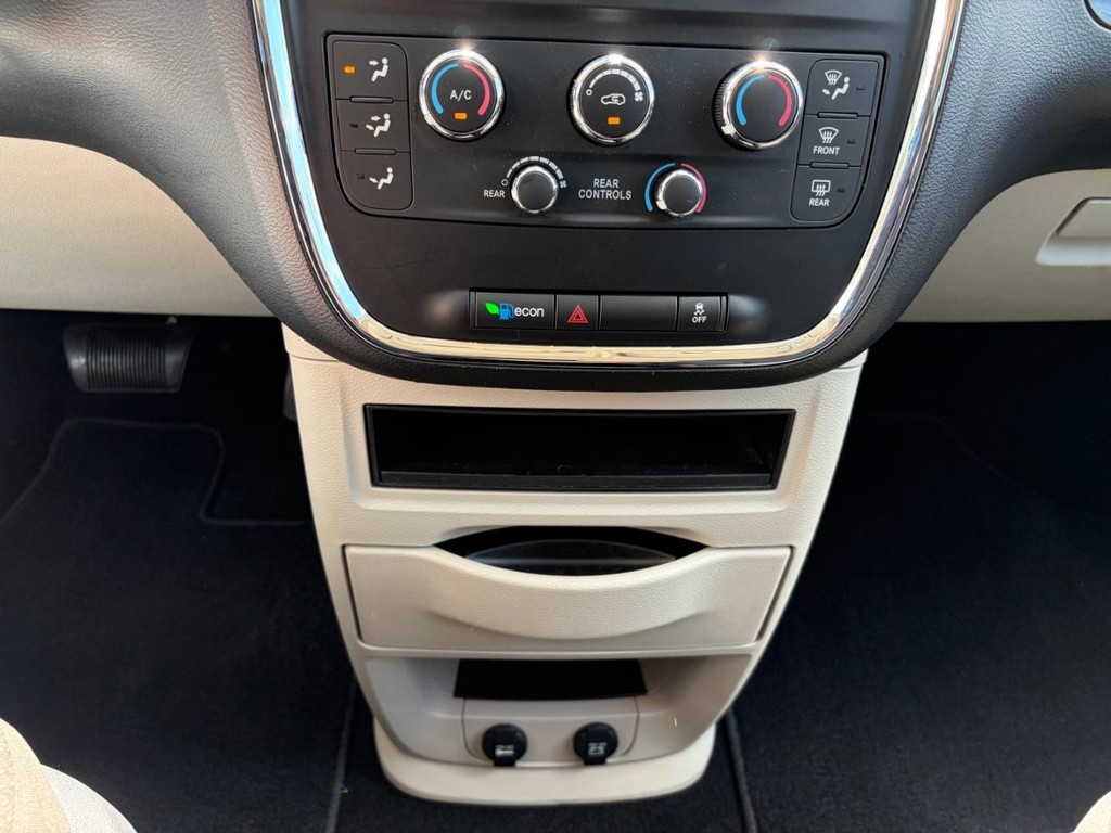 Dodge Grand Caravan Vehicle Full-screen Gallery Image 21