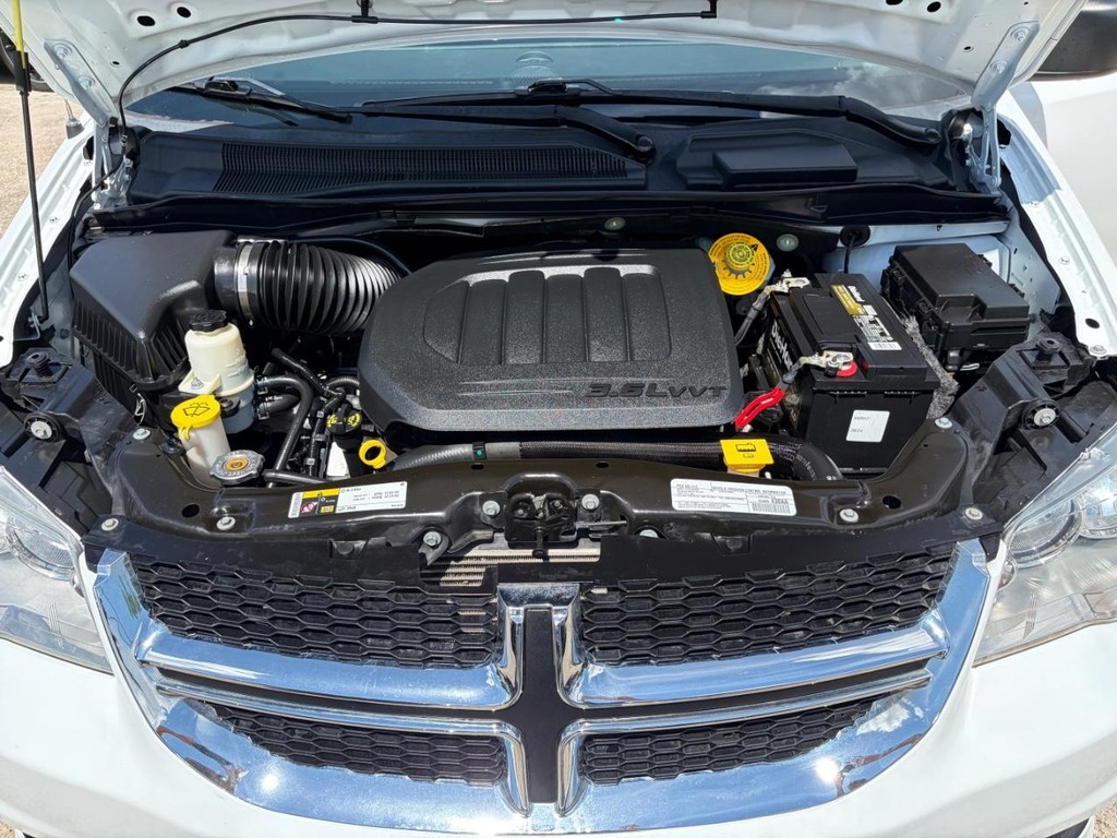 Dodge Grand Caravan Vehicle Full-screen Gallery Image 24