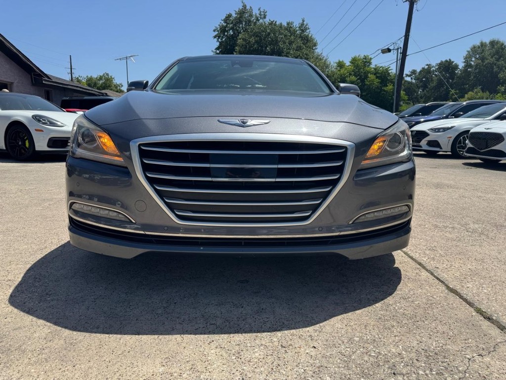 Hyundai Genesis Vehicle Full-screen Gallery Image 02