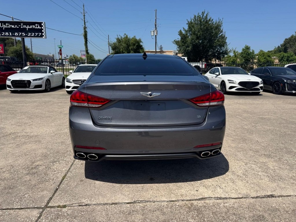 Hyundai Genesis Vehicle Full-screen Gallery Image 07