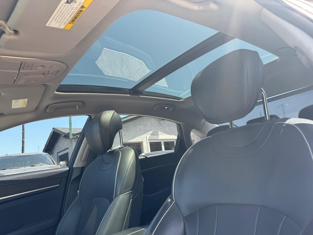 Hyundai Genesis Vehicle Full-screen Gallery Image 20