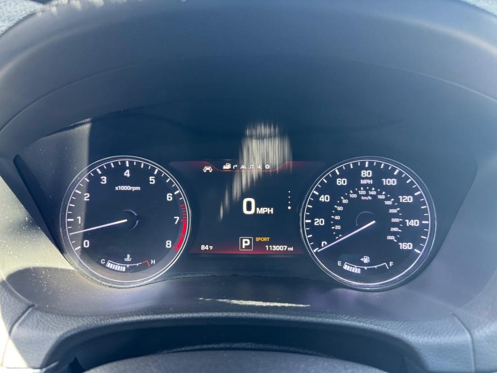 Hyundai Genesis Vehicle Full-screen Gallery Image 22