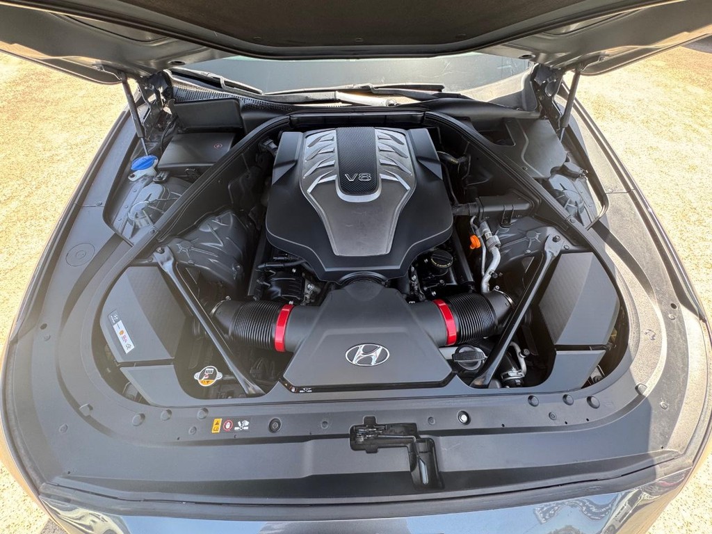 Hyundai Genesis Vehicle Full-screen Gallery Image 29