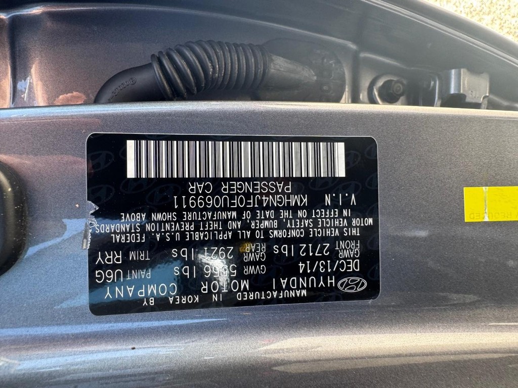 Hyundai Genesis Vehicle Full-screen Gallery Image 30