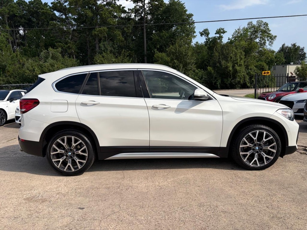 BMW X1 Vehicle Full-screen Gallery Image 05