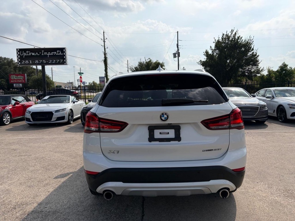 BMW X1 Vehicle Full-screen Gallery Image 07