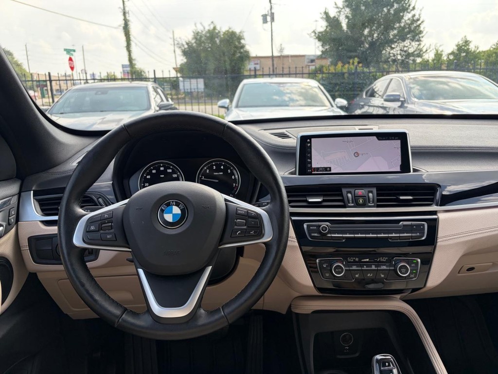 BMW X1 Vehicle Full-screen Gallery Image 20