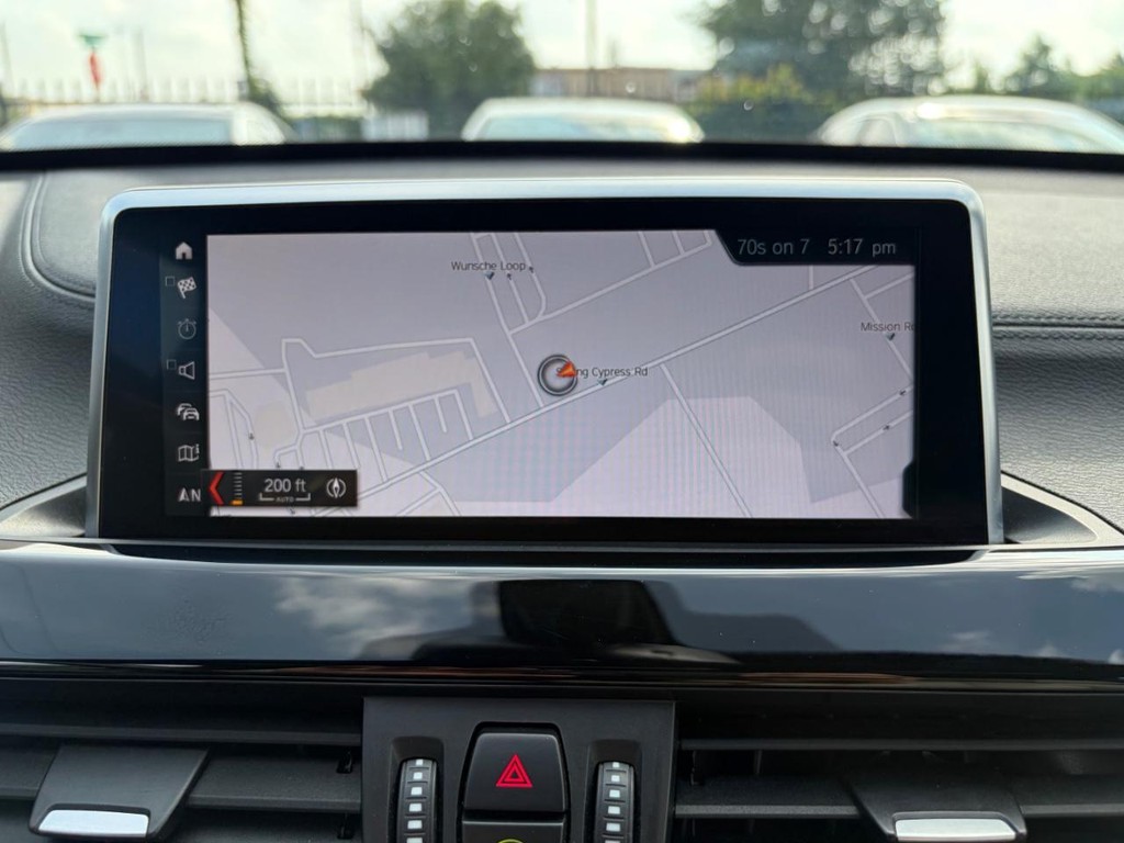 BMW X1 Vehicle Full-screen Gallery Image 22