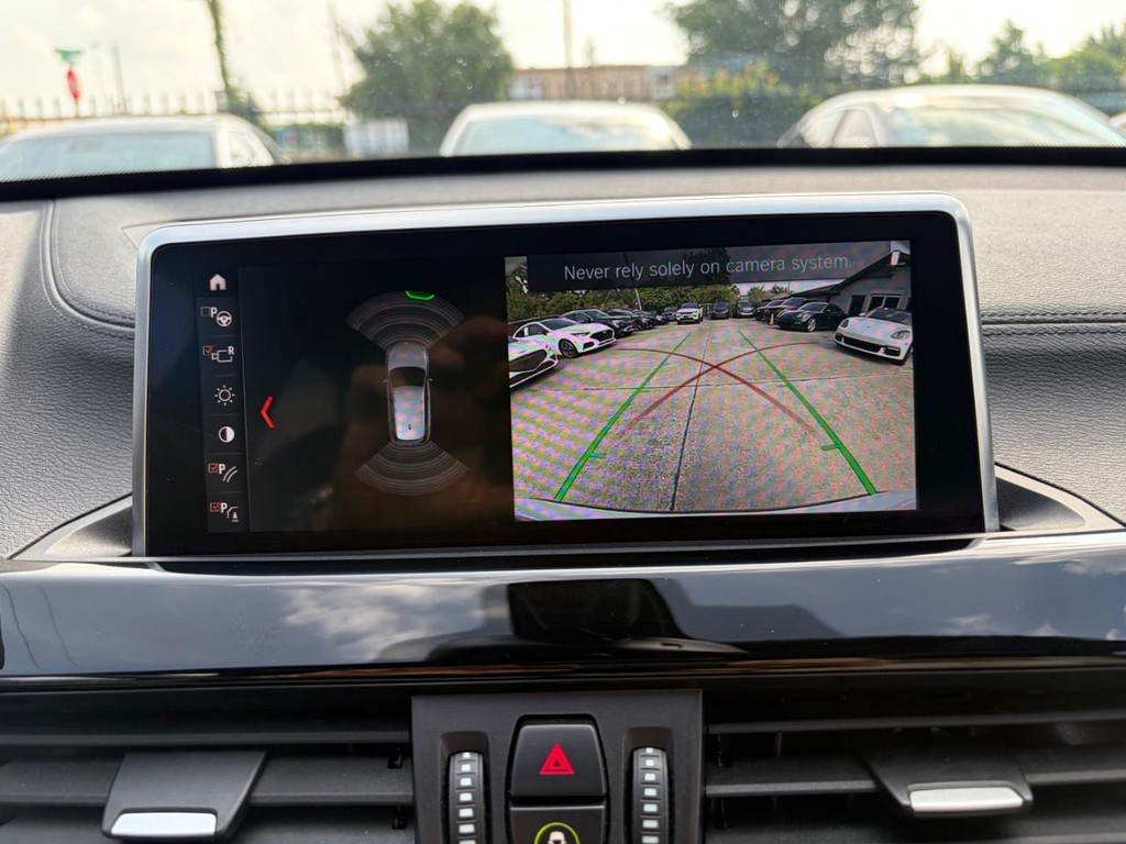 BMW X1 Vehicle Full-screen Gallery Image 23