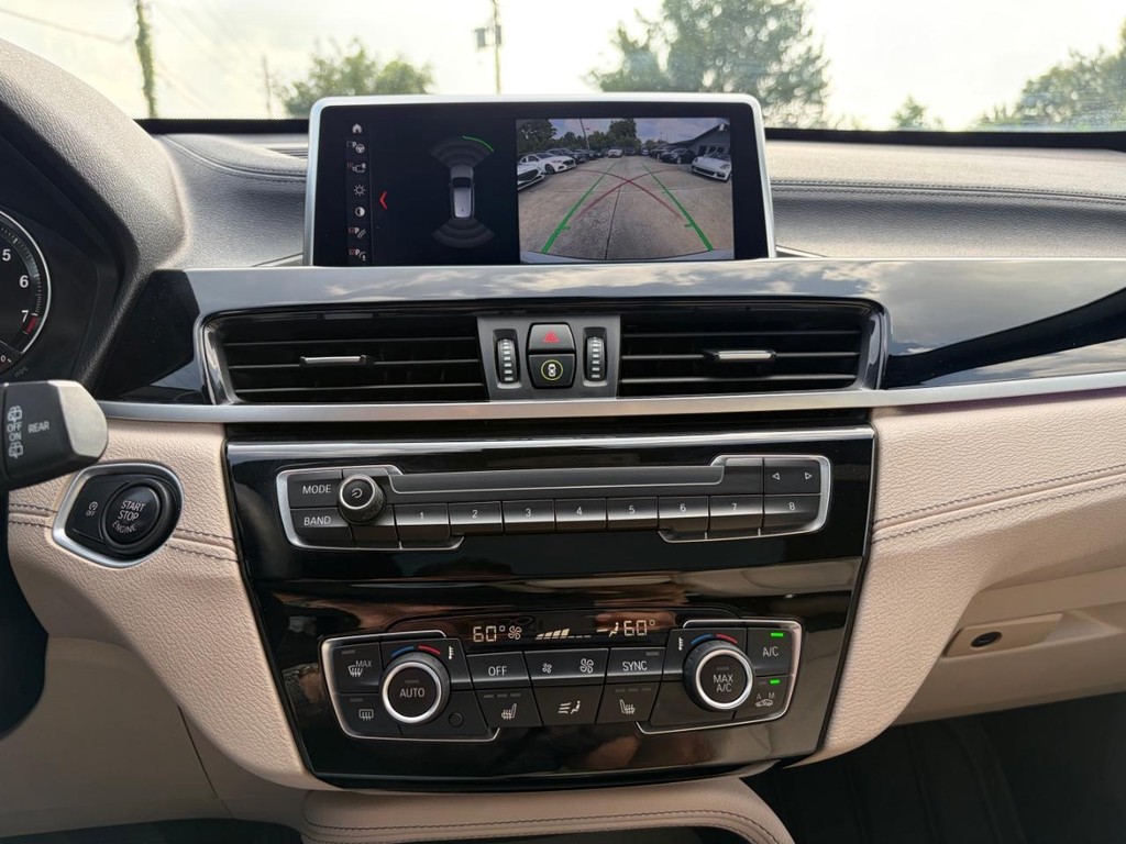 BMW X1 Vehicle Full-screen Gallery Image 24