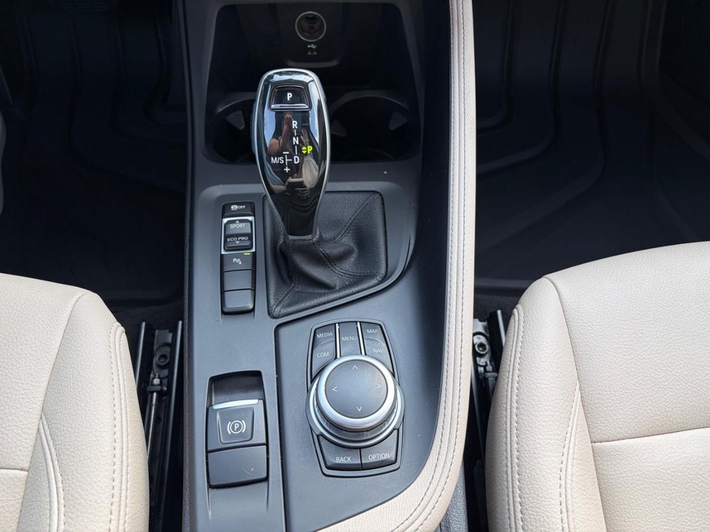BMW X1 Vehicle Full-screen Gallery Image 25