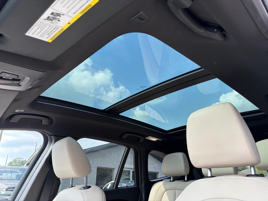 BMW X1 Vehicle Full-screen Gallery Image 27
