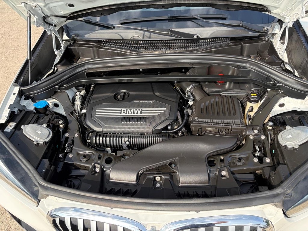 BMW X1 Vehicle Full-screen Gallery Image 29