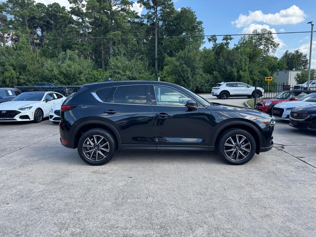Mazda CX-5 Vehicle Full-screen Gallery Image 05