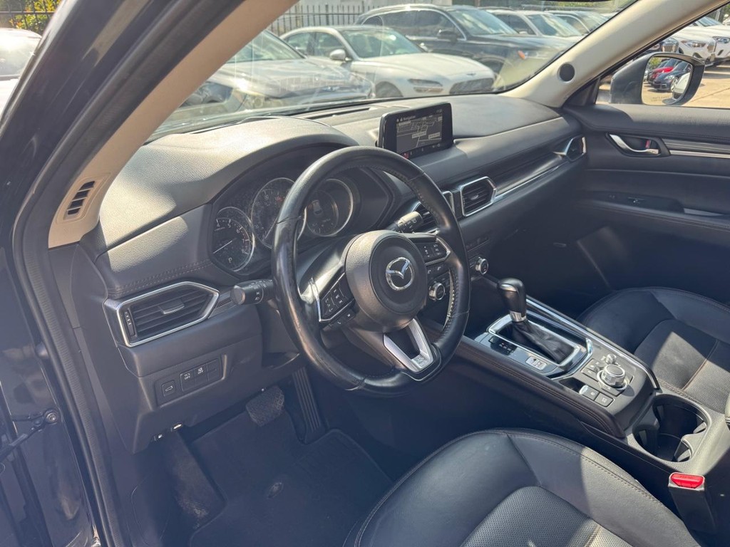 Mazda CX-5 Vehicle Full-screen Gallery Image 10