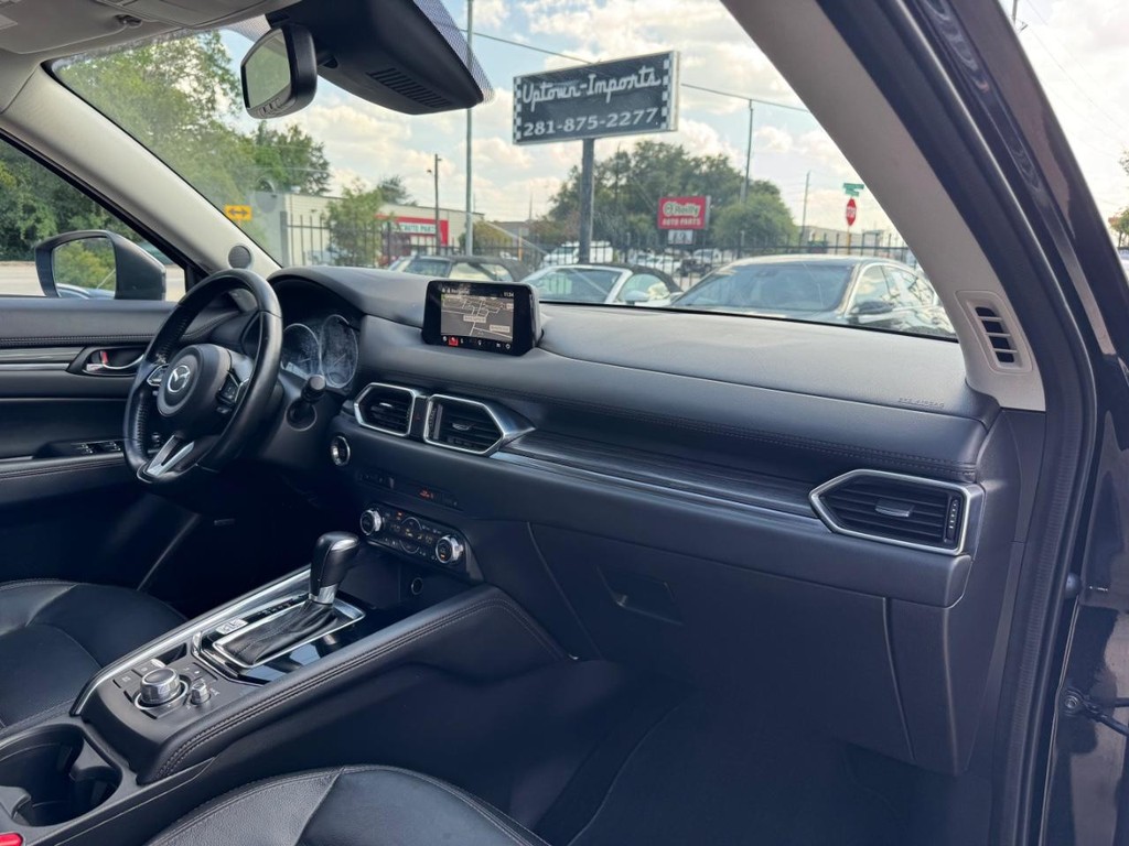 Mazda CX-5 Vehicle Full-screen Gallery Image 13