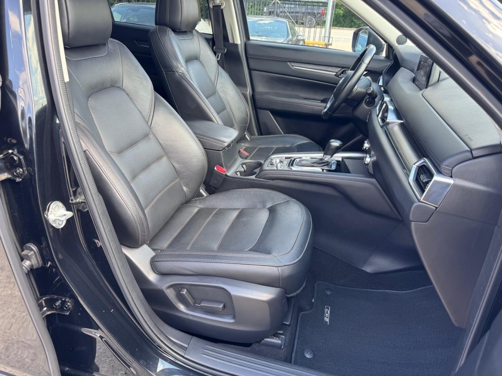 Mazda CX-5 Vehicle Full-screen Gallery Image 14