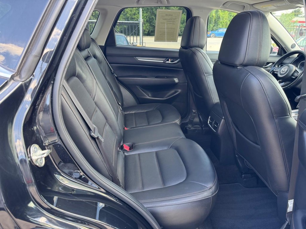 Mazda CX-5 Vehicle Full-screen Gallery Image 16
