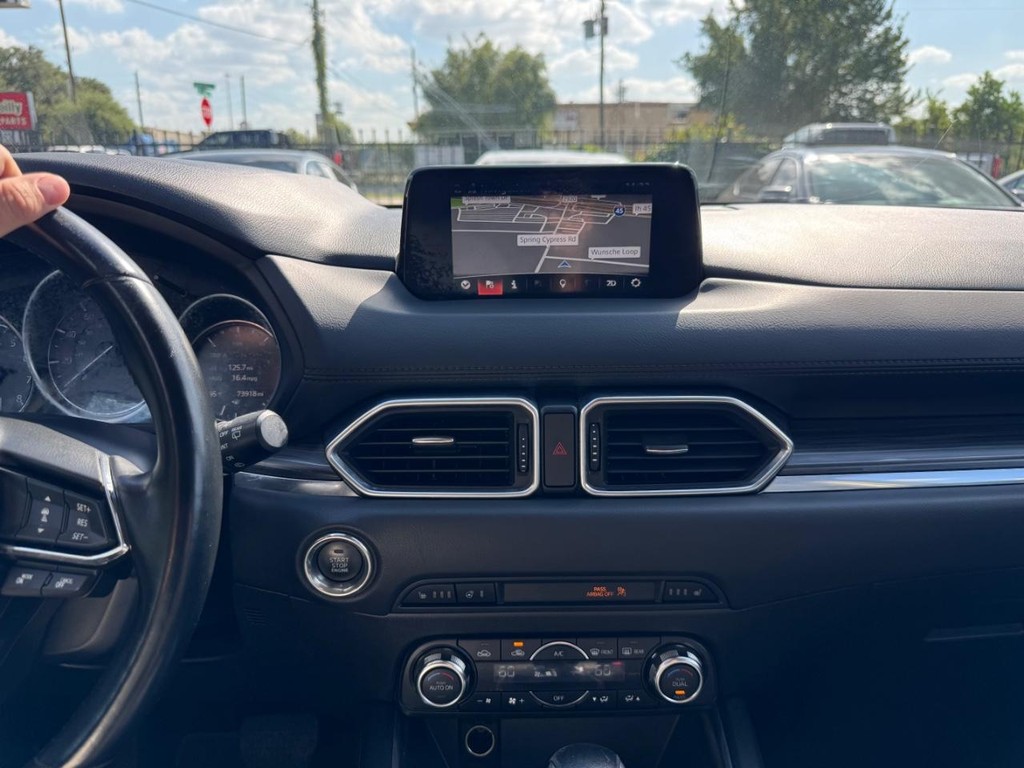 Mazda CX-5 Vehicle Full-screen Gallery Image 22