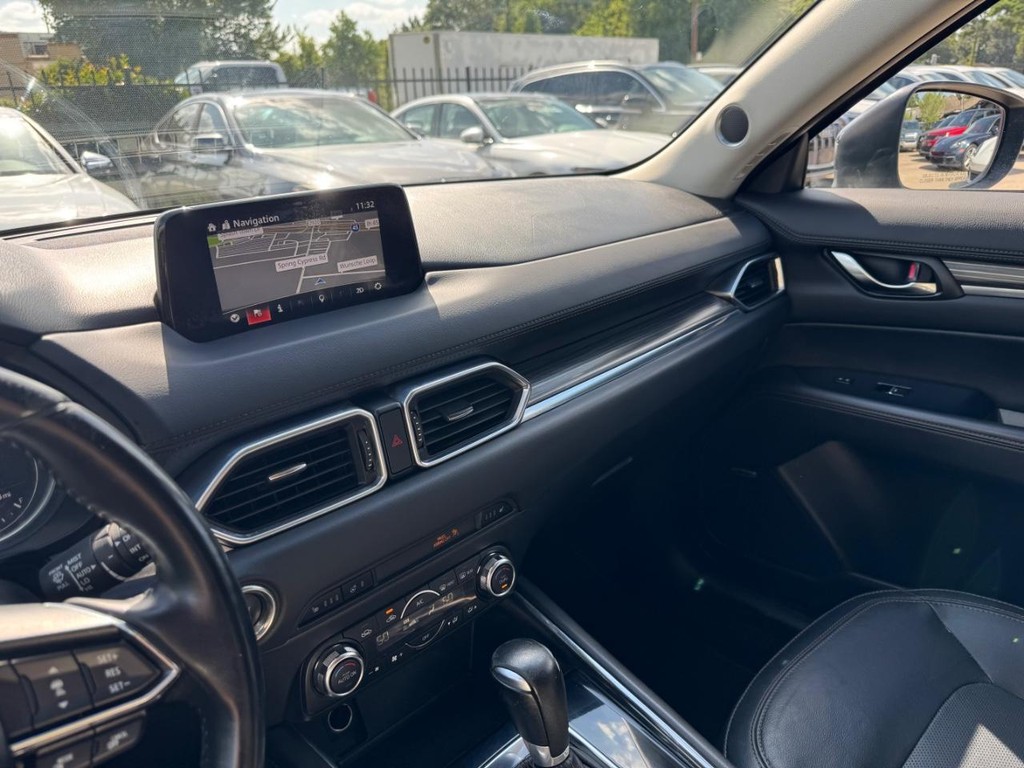Mazda CX-5 Vehicle Full-screen Gallery Image 25