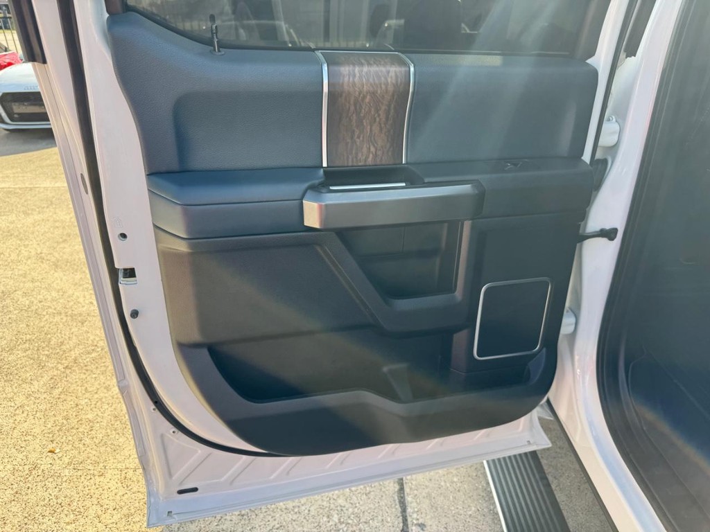 Ford F-150 Vehicle Full-screen Gallery Image 14