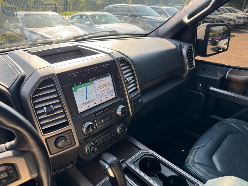 Ford F-150 Vehicle Full-screen Gallery Image 17