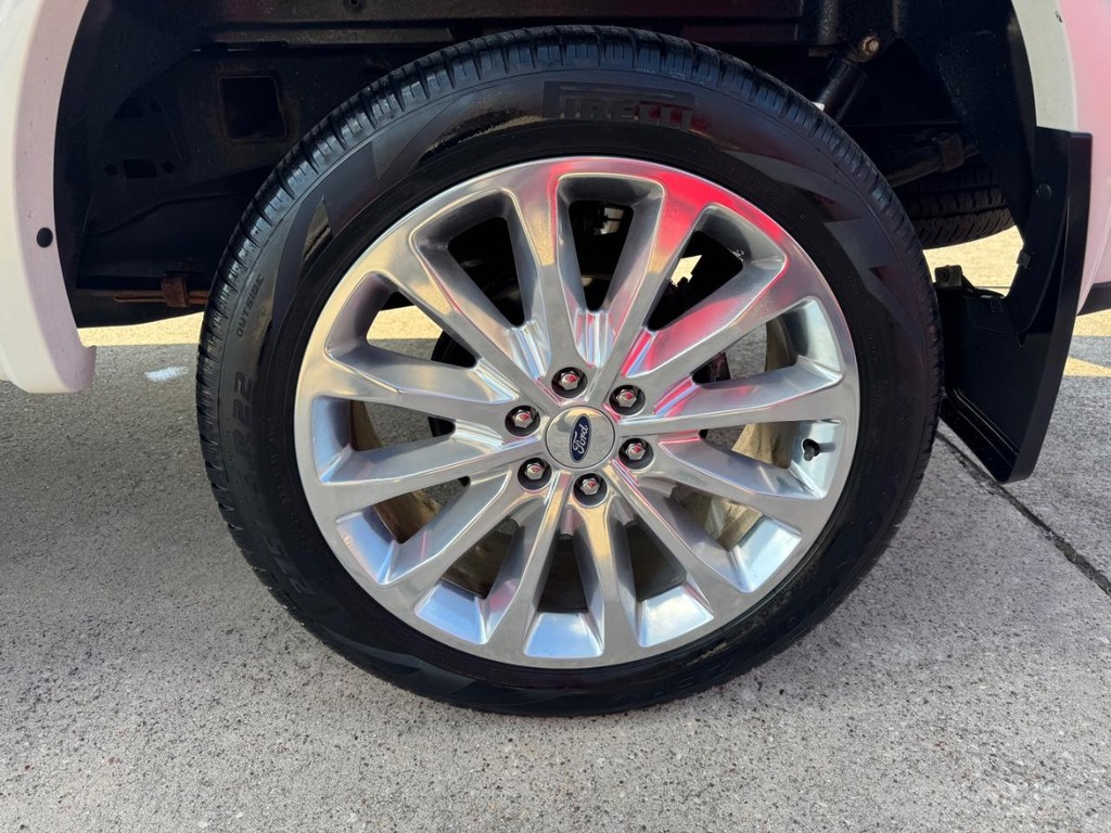 Ford F-150 Vehicle Full-screen Gallery Image 24