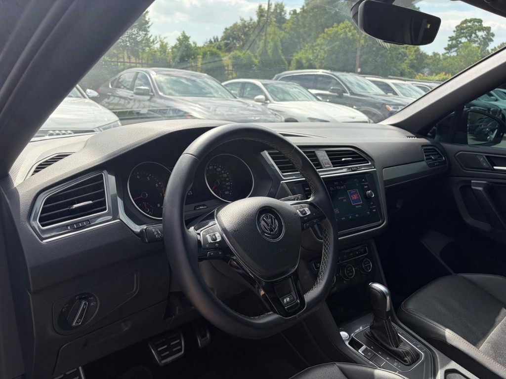 Volkswagen Tiguan Vehicle Full-screen Gallery Image 10