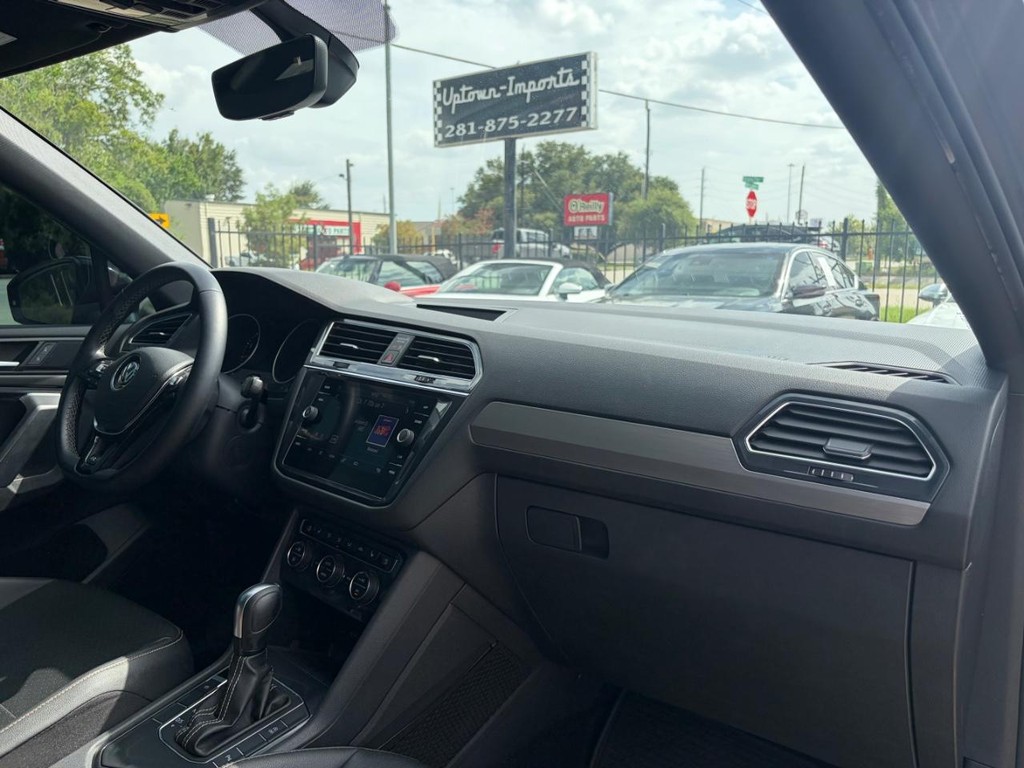 Volkswagen Tiguan Vehicle Full-screen Gallery Image 13