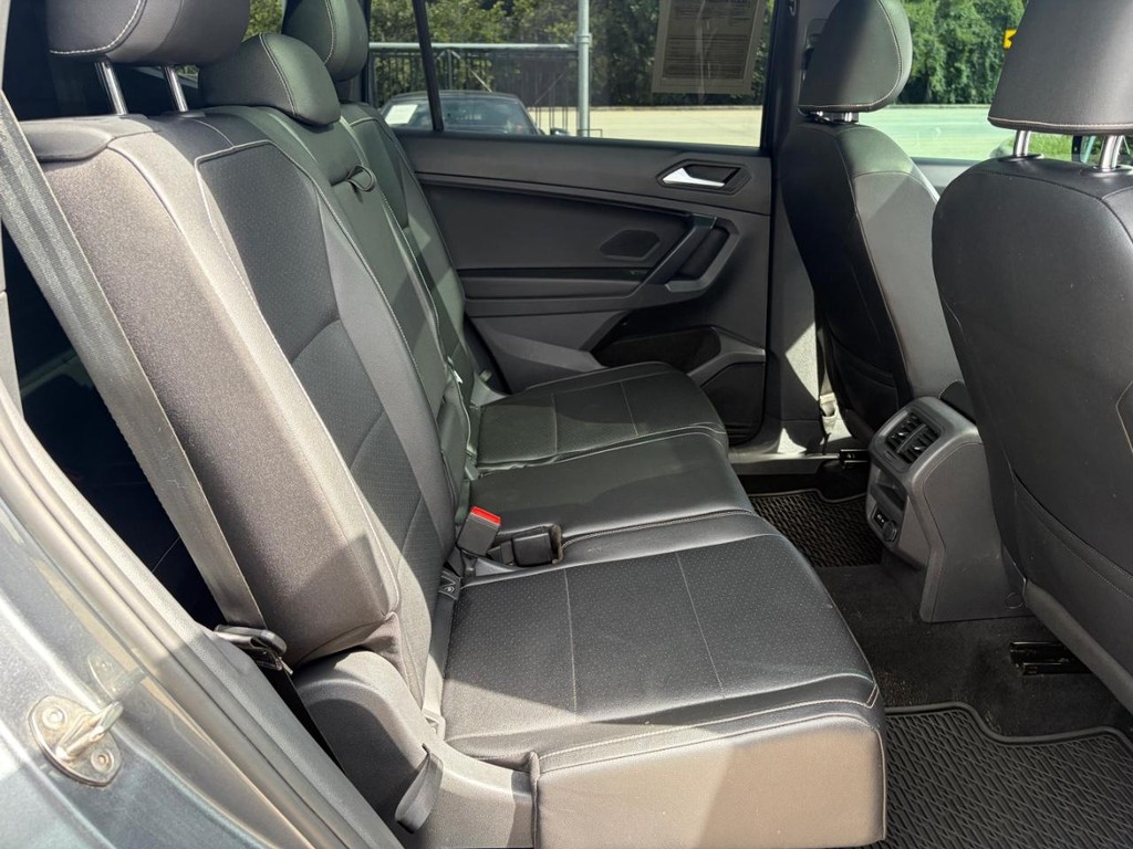 Volkswagen Tiguan Vehicle Full-screen Gallery Image 16
