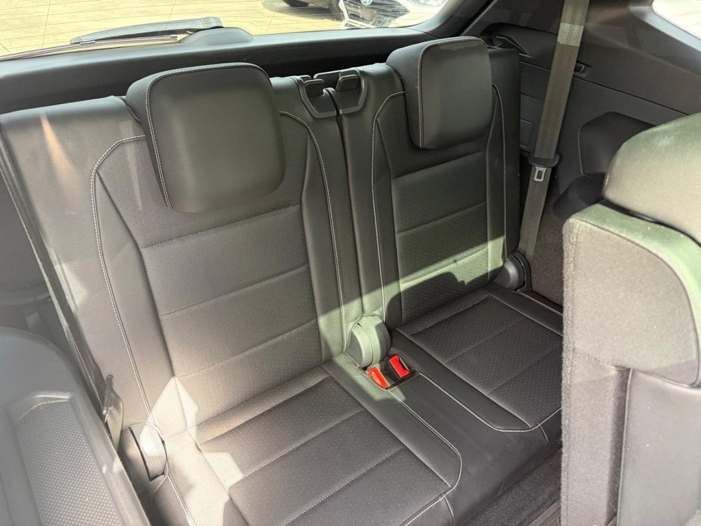 Volkswagen Tiguan Vehicle Full-screen Gallery Image 20