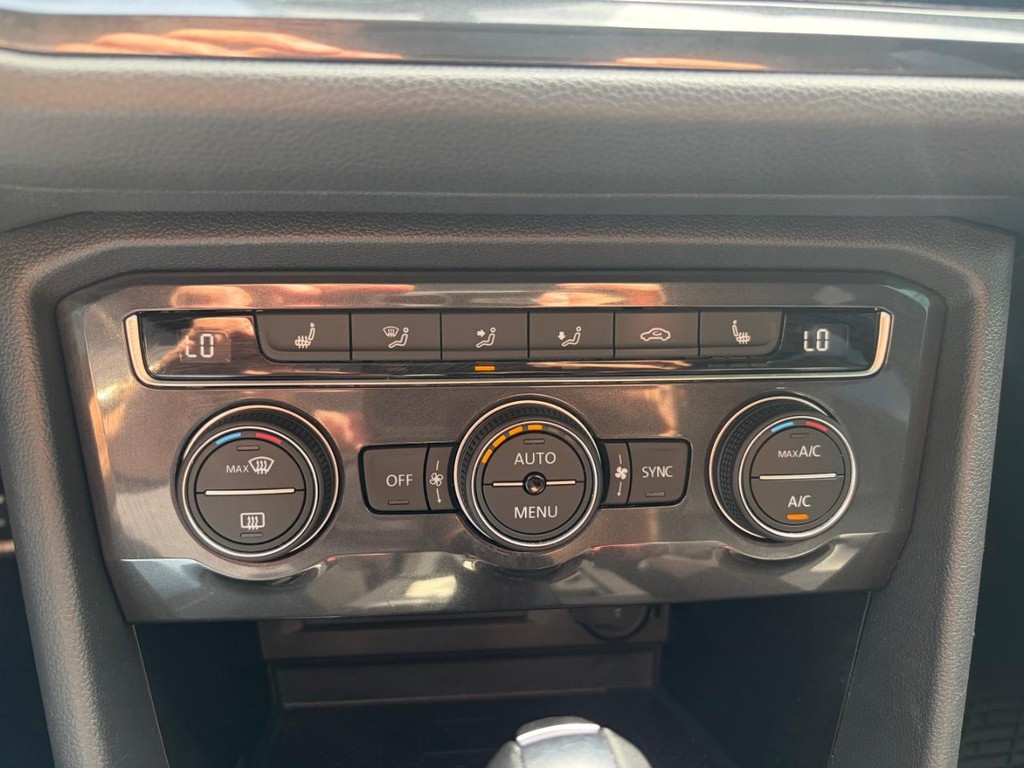 Volkswagen Tiguan Vehicle Full-screen Gallery Image 25