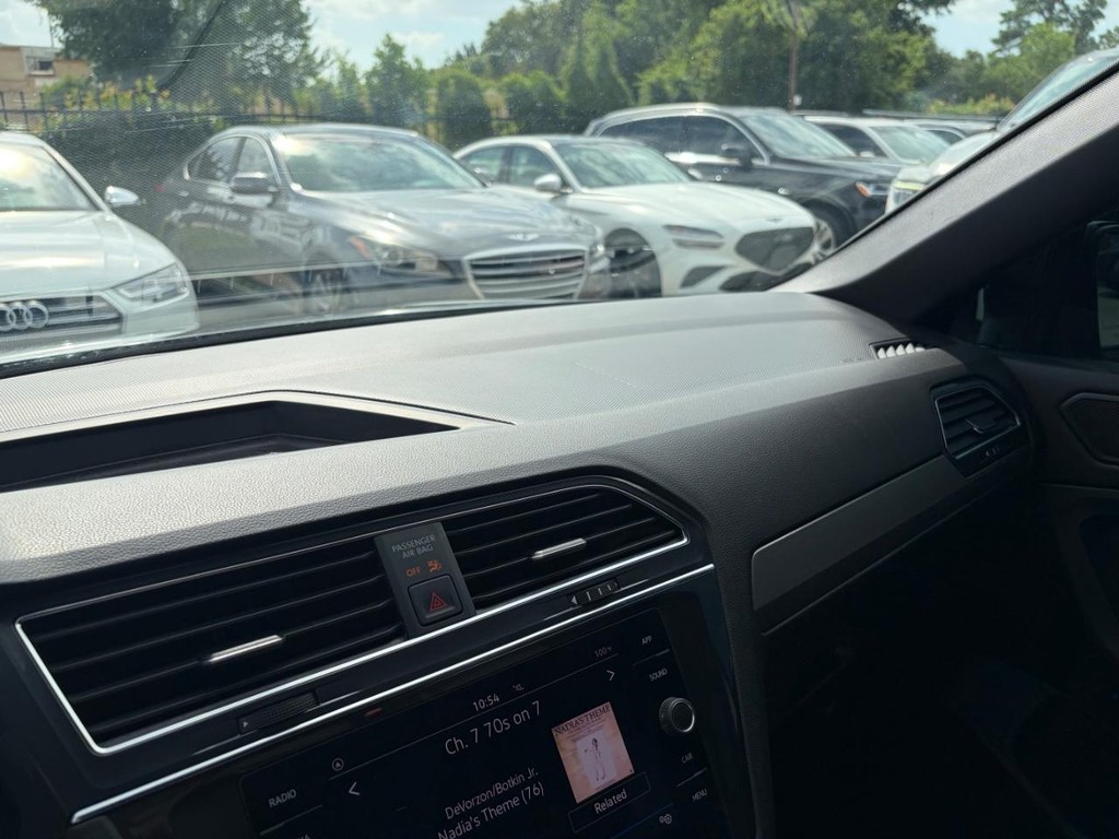 Volkswagen Tiguan Vehicle Full-screen Gallery Image 27