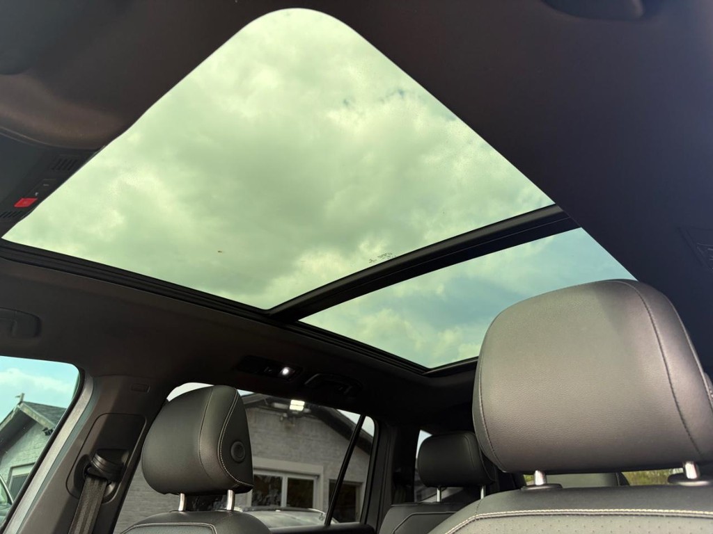 Volkswagen Tiguan Vehicle Full-screen Gallery Image 28
