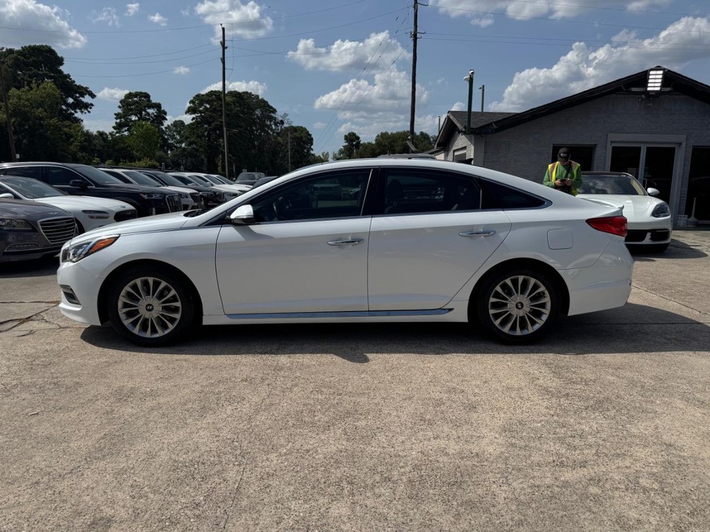 Hyundai Sonata Vehicle Full-screen Gallery Image 09