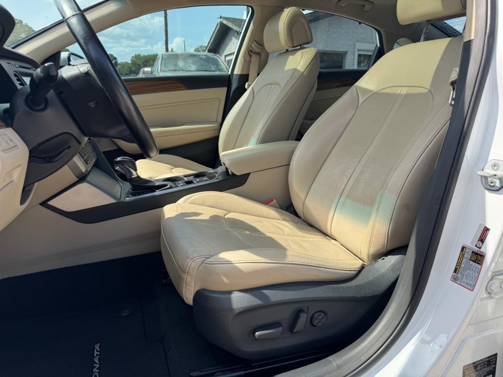 Hyundai Sonata Vehicle Full-screen Gallery Image 11