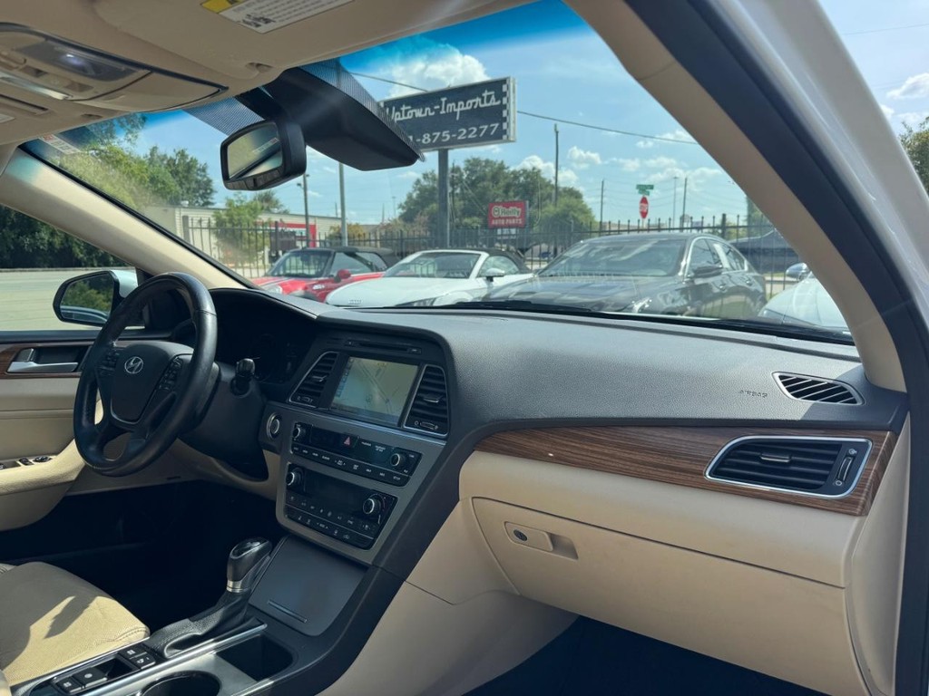 Hyundai Sonata Vehicle Full-screen Gallery Image 13