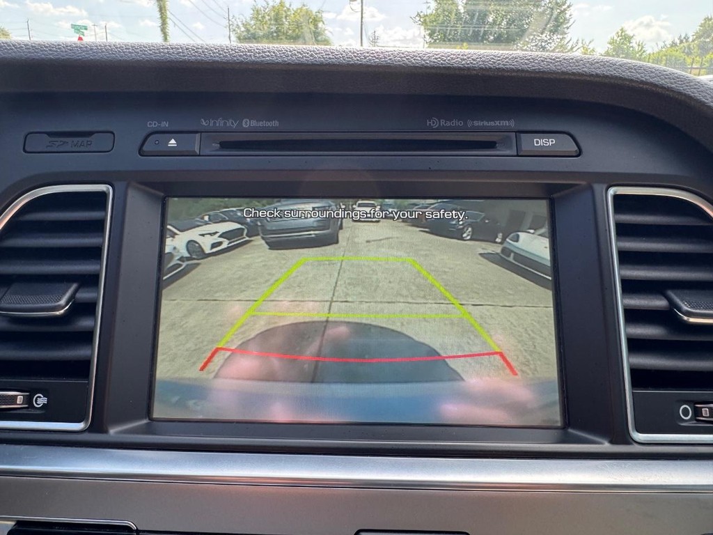 Hyundai Sonata Vehicle Full-screen Gallery Image 24