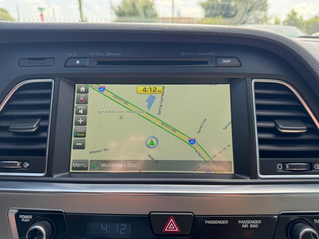 Hyundai Sonata Vehicle Full-screen Gallery Image 25