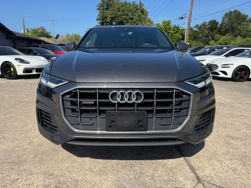 Audi Q8 Vehicle Full-screen Gallery Image 02