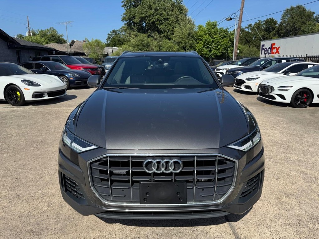 Audi Q8 Vehicle Full-screen Gallery Image 03