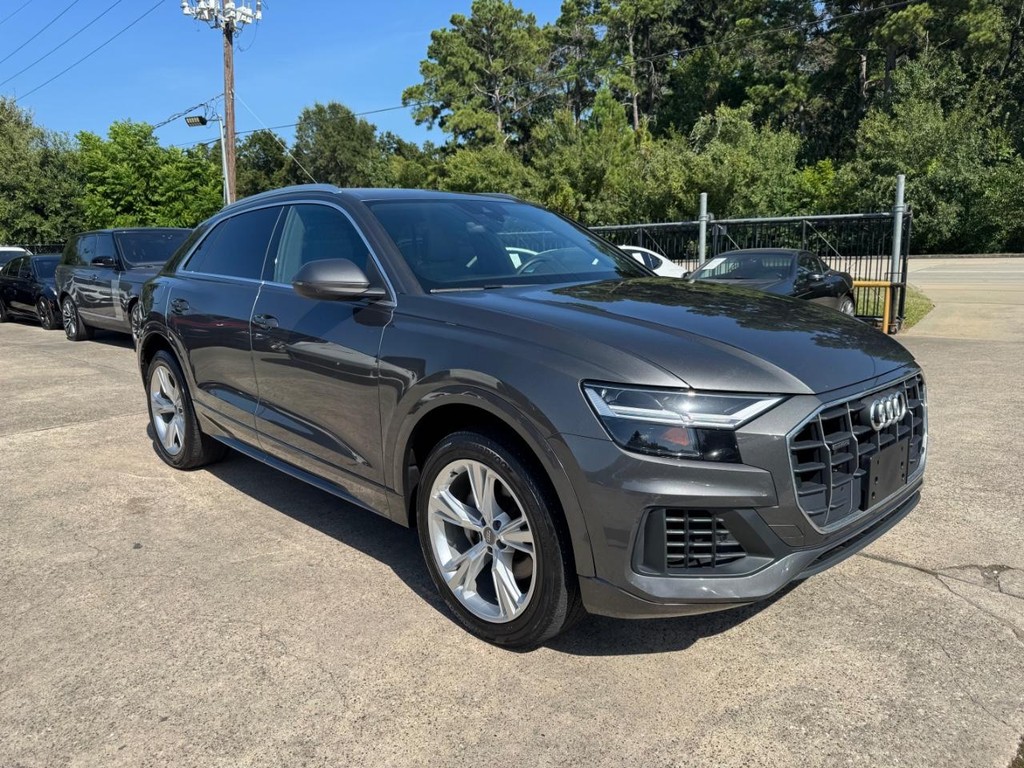 Audi Q8 Vehicle Full-screen Gallery Image 04