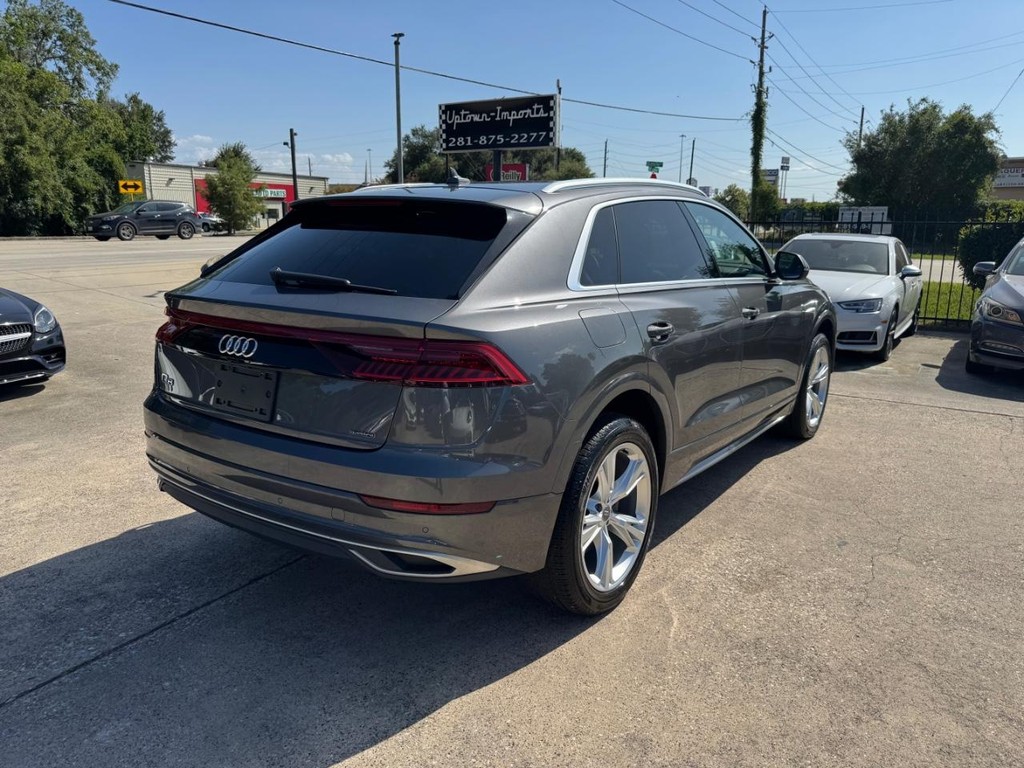 Audi Q8 Vehicle Full-screen Gallery Image 06