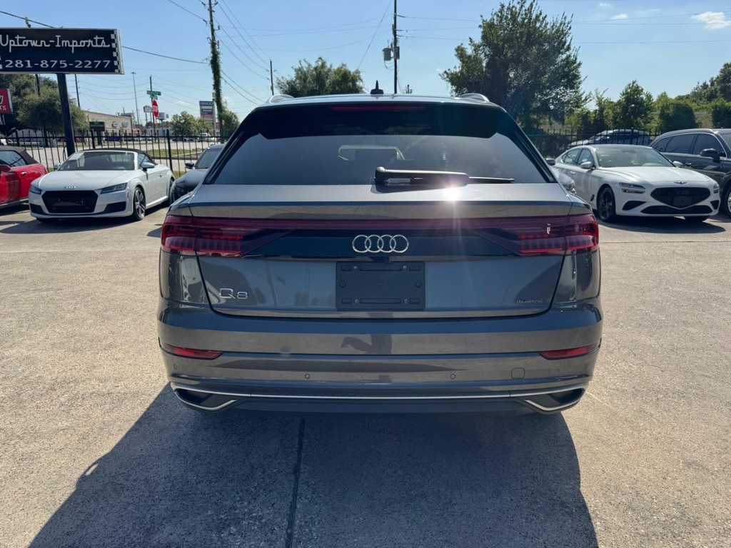 Audi Q8 Vehicle Full-screen Gallery Image 07