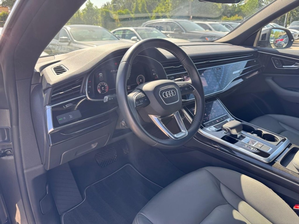 Audi Q8 Vehicle Full-screen Gallery Image 10