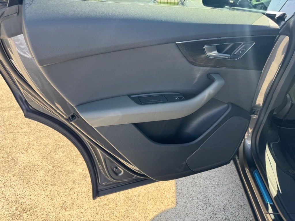 Audi Q8 Vehicle Full-screen Gallery Image 19